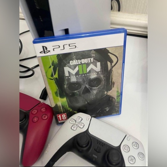 The PS5 main hardware feat include a solid state drive customized for high speed - Picture 2 of 3